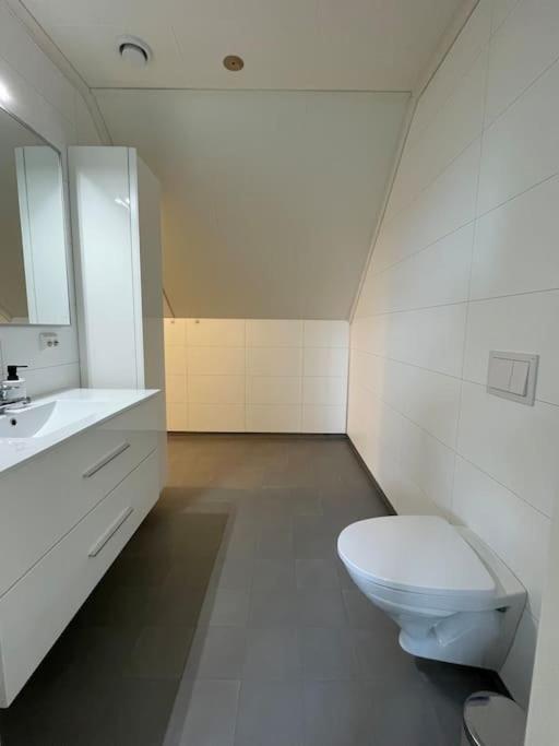 Villa House With 5 Bedrooms, 2 Bathrooms, Available For Onss *