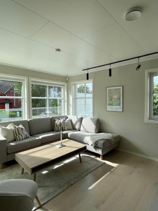 House With 5 Bedrooms, 2 Bathrooms, Available For Onss *