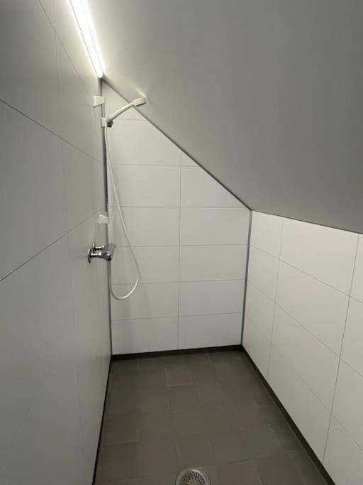 House With 5 Bedrooms, 2 Bathrooms, Available For Onss
