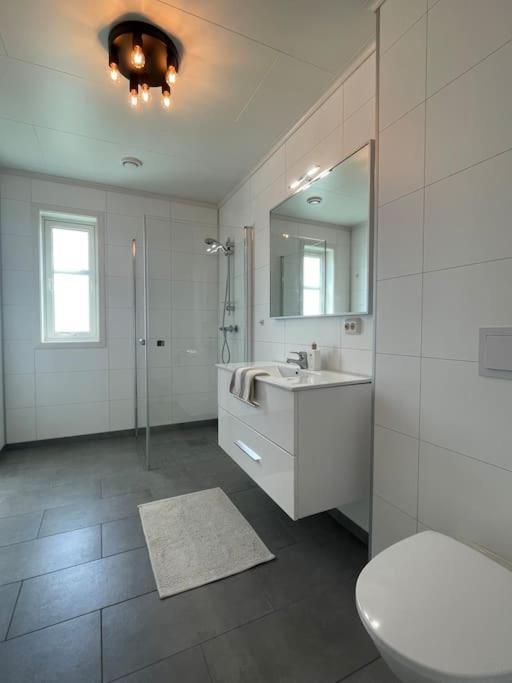 House With 5 Bedrooms, 2 Bathrooms, Available For Onss