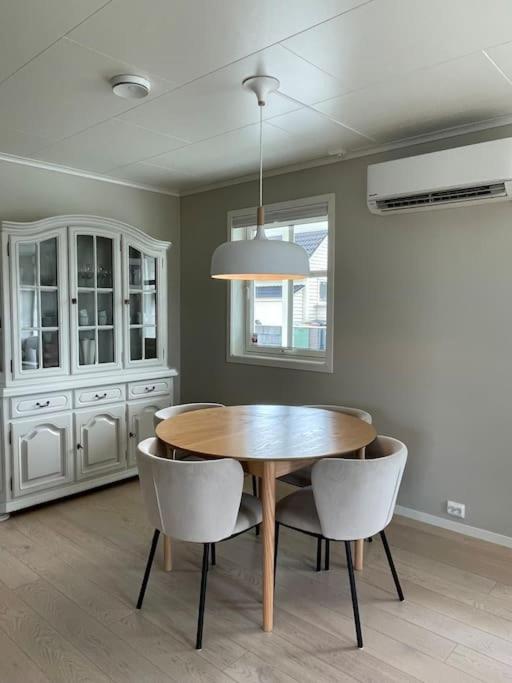 House With 5 Bedrooms, 2 Bathrooms, Available For Onss Villa *